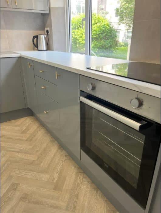Montague One Bedroom Flat With Parking Appartement *